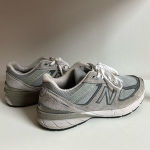 New Balance Women’s 990v5 Size 7.5